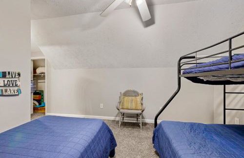 1 Mi to Pickwick Lake! Tranquil Wooded Cabin - Foto 15