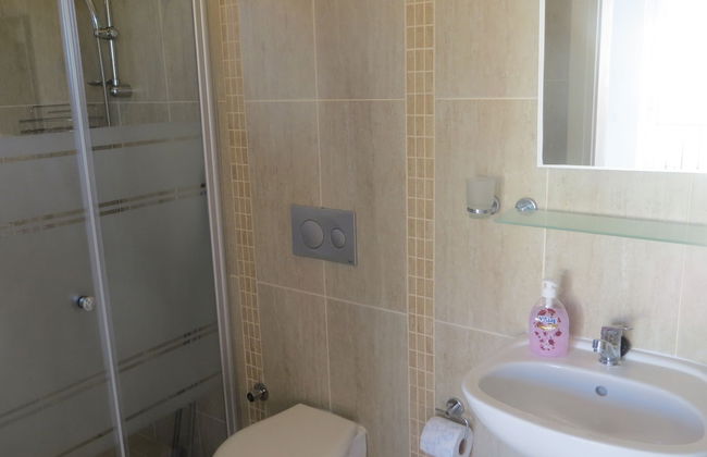 Villasevval-sleeps8-pool-bbq-ac-neartown - Photo 25