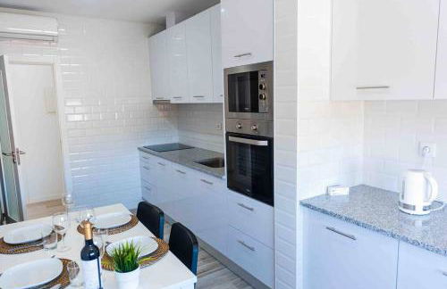 Bright and modern flat with air-con and free parking - Foto 6