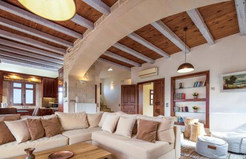 Saridakis Villa, Multi-Generational Escape & Pool, By ThinkVilla - Foto 32