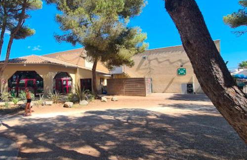 Joli Bungalow 464, 4-6 pers, wifi, terrasse, Camping Siblu Lac des Rêves Lattes - Foto 12