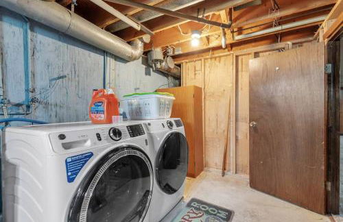 Family Fun Pool Central Airport - Photo 22