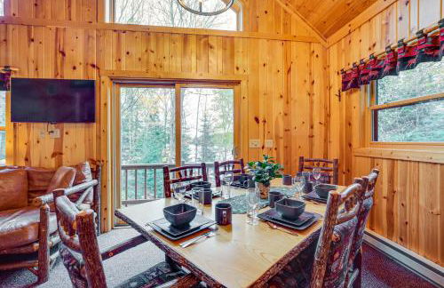 Lakefront Presque Isle Cabin with Private Dock - Foto 4