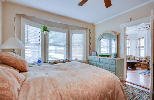 Quaint Beverly Townhome Walk to Beach and Downtown! - Photo 18