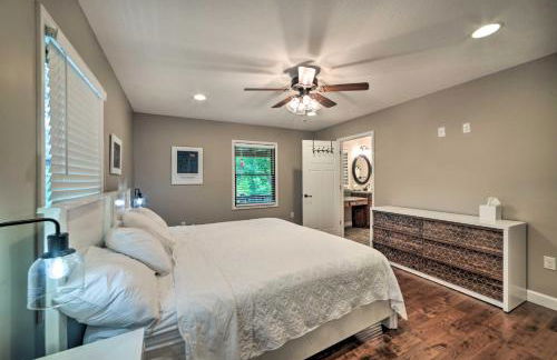 Lakefront Rest-Ashored Home with Private Dock! - Foto 13