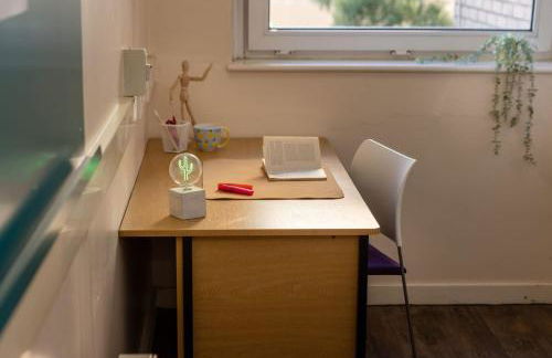 John Lester and Eddie Colman Courts in Salford - Foto 26