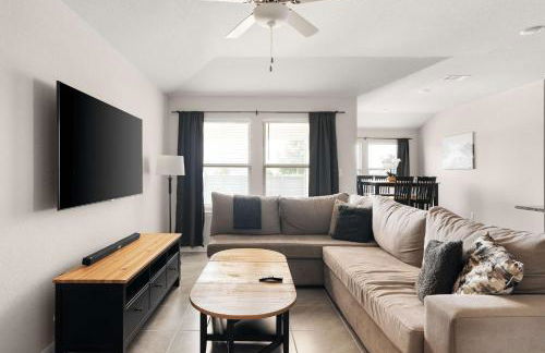 Charming 4BR Home w Spacious Backyard in Hutto - Foto 13