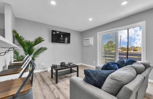 Bright 2BR Condo Near Restaurants and Entertainment - Foto 8