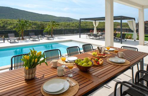 Villa Carmen with 5 en-suite bedrooms, 48 sqm pool, 8km from sea - Photo 8