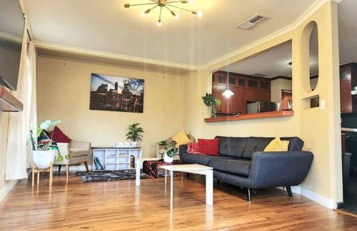 A Rare find - Bright, Warm, Charming Central Austin Home - Photo 18