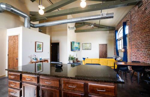 Industrial Escape 2bd 2bath - Photo 12