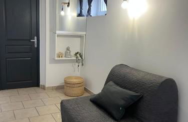 ValenStay - Logement Stade du Hainaut avec jardin - Foto 8