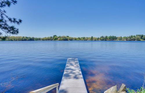 Spacious Lakefront New Auburn Home with Sunroom - Foto 3