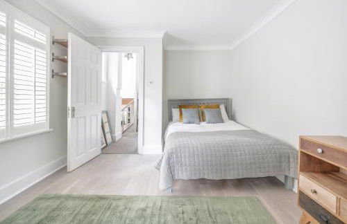 Stylish 3-floor 3bed home with garden near river - Foto 59