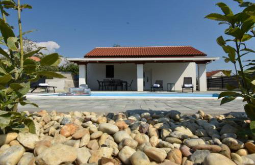 POOl HOUSE BRUNO - Photo 1