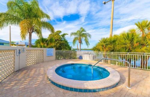 Beautiful New Luxury Townhome with Private Beach and Swimming Pools - Foto 41