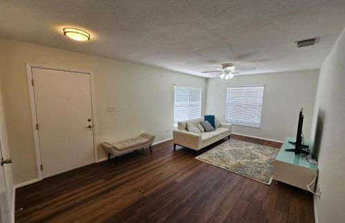 Magical Getaway- Cozy Home Minutes from Disney, Restaurants & Outlets! - Foto 9