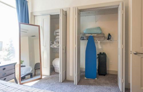 Riverwalk and Pool view Apt with King bed Infinity Pool Gym Free Parking - Foto 18