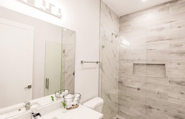 Luxurious Naples 4BR w Pool by Vanderbilt Beach - Photo 44