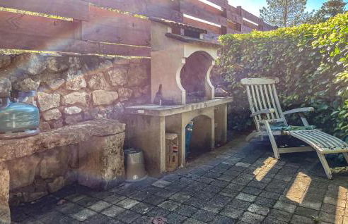 Awesome Home In Aramon With Outdoor Swimming Pool - Foto 2