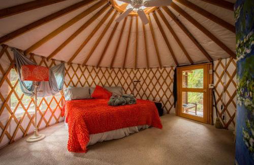 Elegant Yurt Tucked Beneath Oak Trees on Southern California Ranch - Foto 24