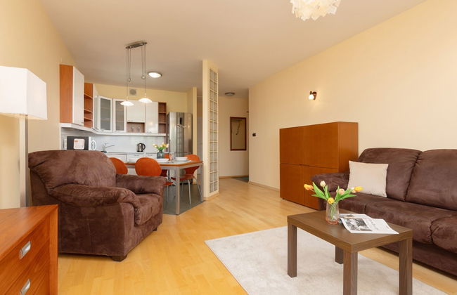 Spacious Apartment Pruszkow by Renters - Photo 10