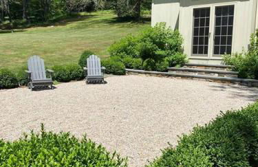 Cottage Retreat - Historic Cottage Home w Home Gym - Photo 24