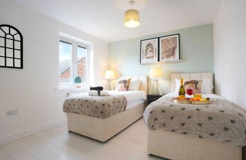 Stylish 6 Bedroom 3 Bathroom Detached House with Free Parking, Super-Fast Wifi, Pool Table, Smart TVs with Netflix by Yoko Property - Foto 6