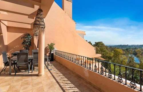 Luxury seaview apartment in Marbella located in a secure gated community with swimming pool and large terrace Perfect for families visiting Marbella and Puerto Banús - Foto 15