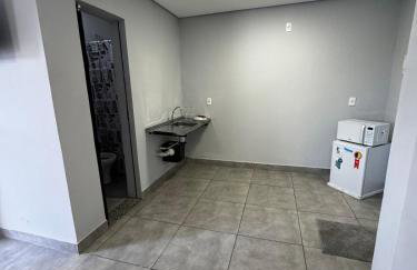 Kitnet independente em ótima localização - Foto 7