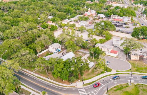 Updated, dog-friendly gem w/fenced yard, foosball & pool tables, WiFi, fireplace - Foto 36