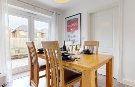 Rare find - new build 3 bedroom house near Cheshire Oaks - Photo 38