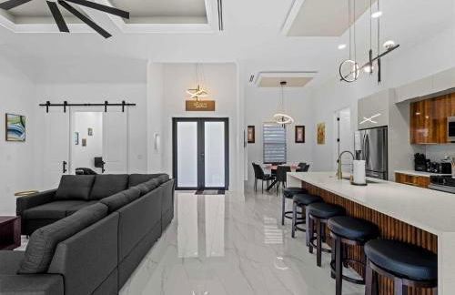 Brand-New - Contemporary Gem-Pool Game Room BBQ - Foto 9