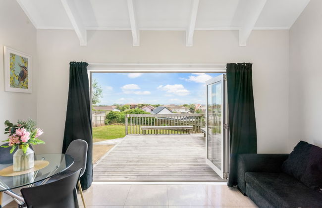 A Home away from Home - Netflix -Parking - Foto 47