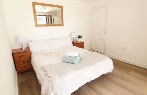 5 Bedroom Villa with HEATED Pool with breath-taking Sea Views, Walking distances to Shops Restaurants Beach - Photo 21