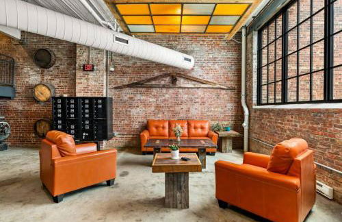 The Urban Loft - Stylish Industrial Living - Foto 31