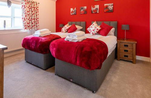 Caer Fedwen Barns Cariad Spacious self catering 3 bed Group Getaway Luxury Cottage with Private Hot Tub - Foto 8