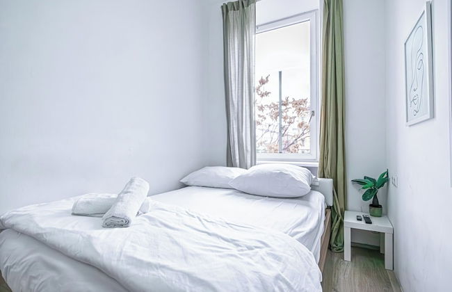 Cozy Room Shared Apt Millennium Tower - Photo 2