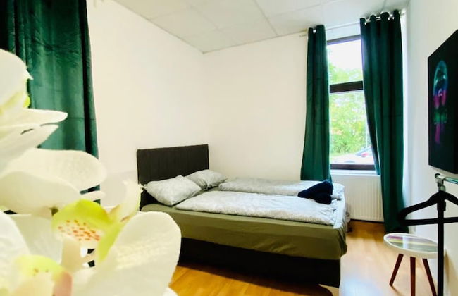 Stylish Shared 3-Bedroom Stay Near City - Foto 31
