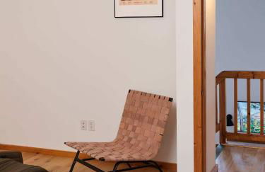 Private Chalet with Fire Pit Deck and Large Yard - Foto 21