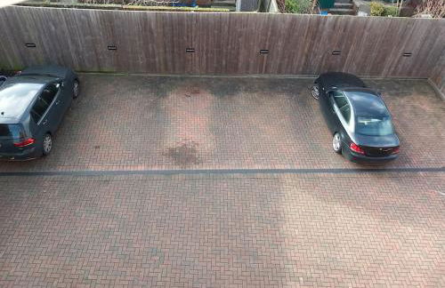 Roomy Penthouse 2 double bed apartment - Spacious - Central Beeston - Free secure parking - - Foto 6