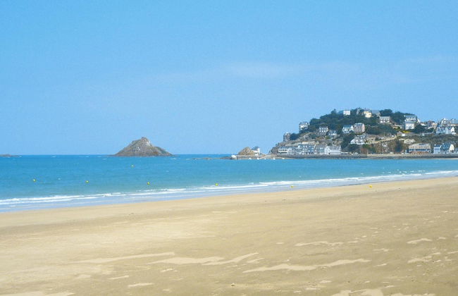 Nice Holiday Home Near the Beach, Hillion - Photo 16