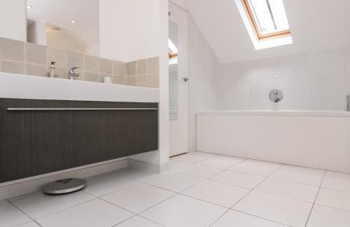 The Upper Deck - Photo 23