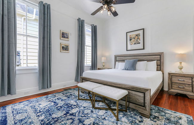 Uptown Spacious 4BD w Historic Charm - Foto 11