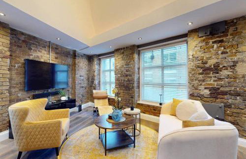 Stylish Penthouse with City Views and Aircon - Pass the Keys - Photo 1