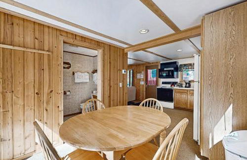 Quaint Lake Escape - Photo 11