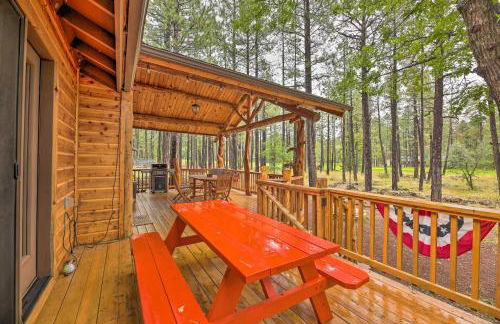Wooded Yard, Gas Grill Lush Pinetop Retreat - Foto 25