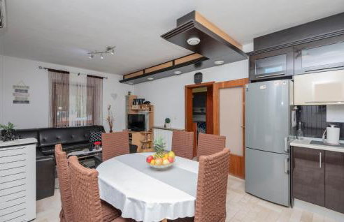 Amazing Home In Mijaca - Photo 16