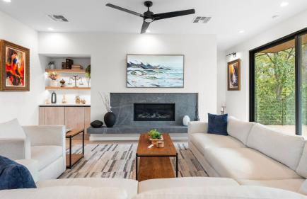 Modern Oasis w Pool Hot Tub Rooftop Deck Home Theater Mariposa Retreat by AvantStay - Foto 8