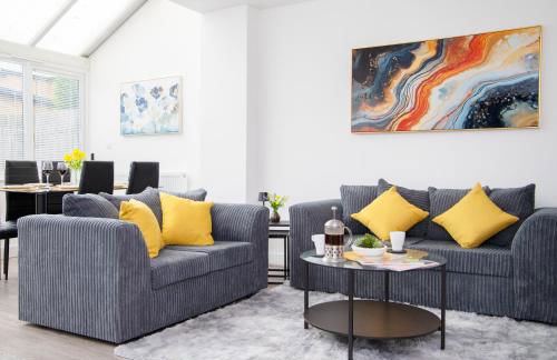 Lavish 4-Bedrooms with Modern Home Features - Guest 8 - Hi-Speed Wi-Fi - Luxury Garden - Private Ample Parking - Foto 2